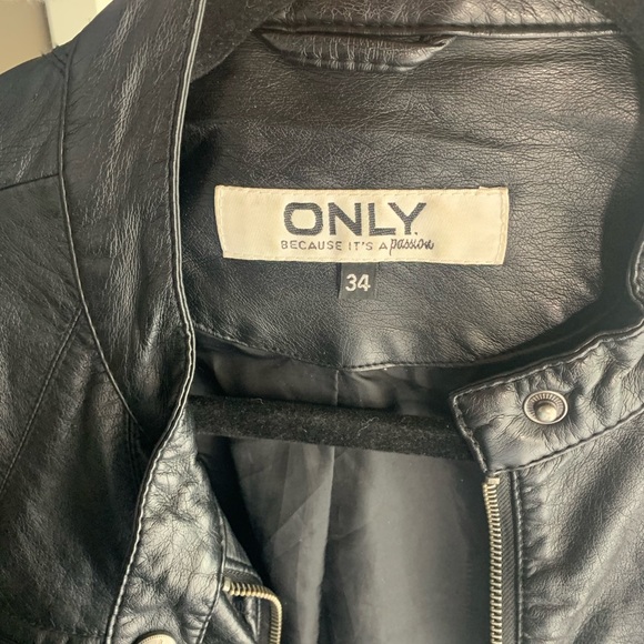 Leather jacket - Picture 2 of 3